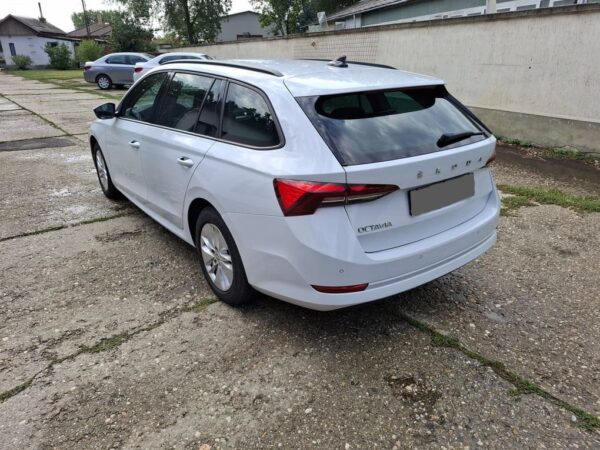 Skoda Octavia Combi 2.0 TDI SCR Ambition - Image 6