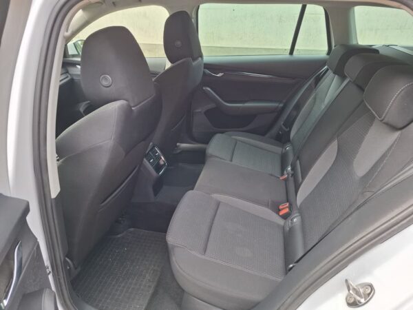 Skoda Octavia Combi 2.0 TDI SCR Ambition - Image 3