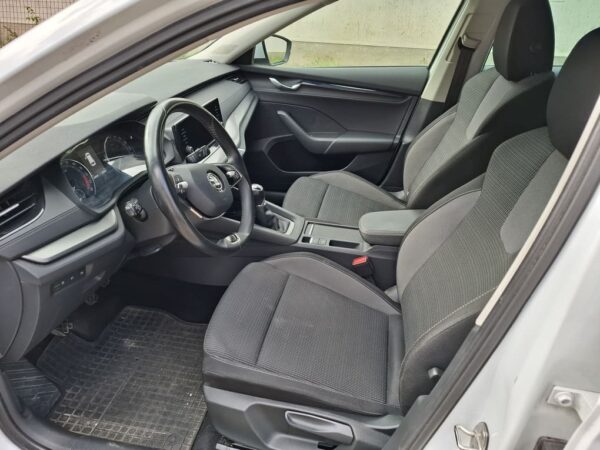 Skoda Octavia Combi 2.0 TDI SCR Ambition - Image 4